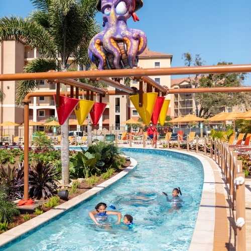 Balneario La Vega, Parque acuático familiar con grandes piscinas para  nadar, chapoteaderos y toboganes coloridos.