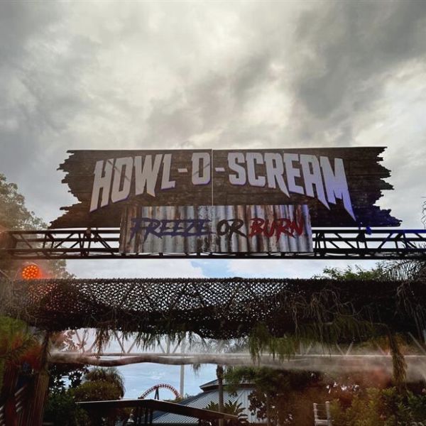 Howl-O-Scream Sign