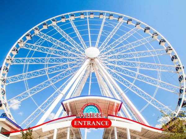 The Great Smoky Mountain Wheel | Things to Do in Pigeon Forge with Kids
