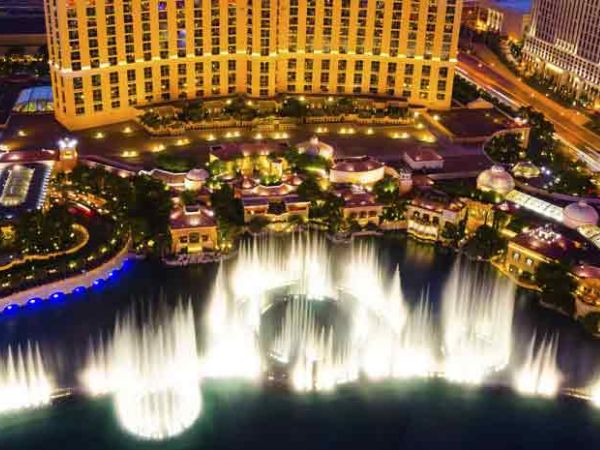 Bellagio Fountain Light Show | Things to Do in Las Vegas for Couples