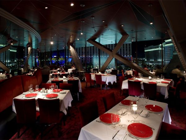 Eiffel Tower Restaurant | Things to Do in Las Vegas for Couples