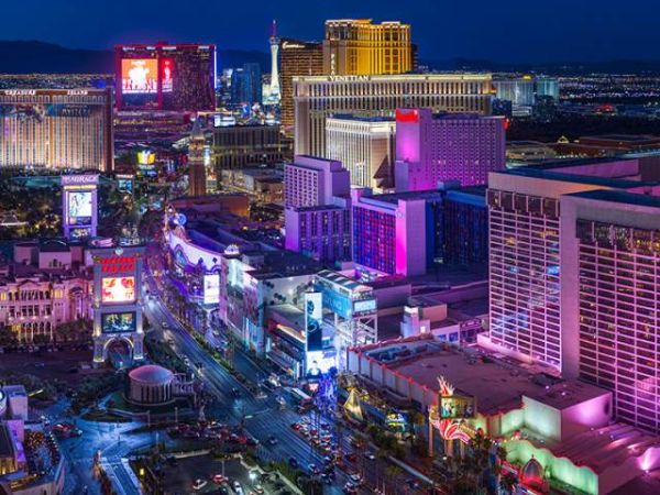 The Las Vegas Strip | Things to Do in Las Vegas for Couples